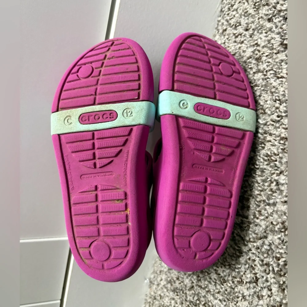 Crocs Waterproof Kids Velcro strapped Fuchsia Flower Sandals Size 12c